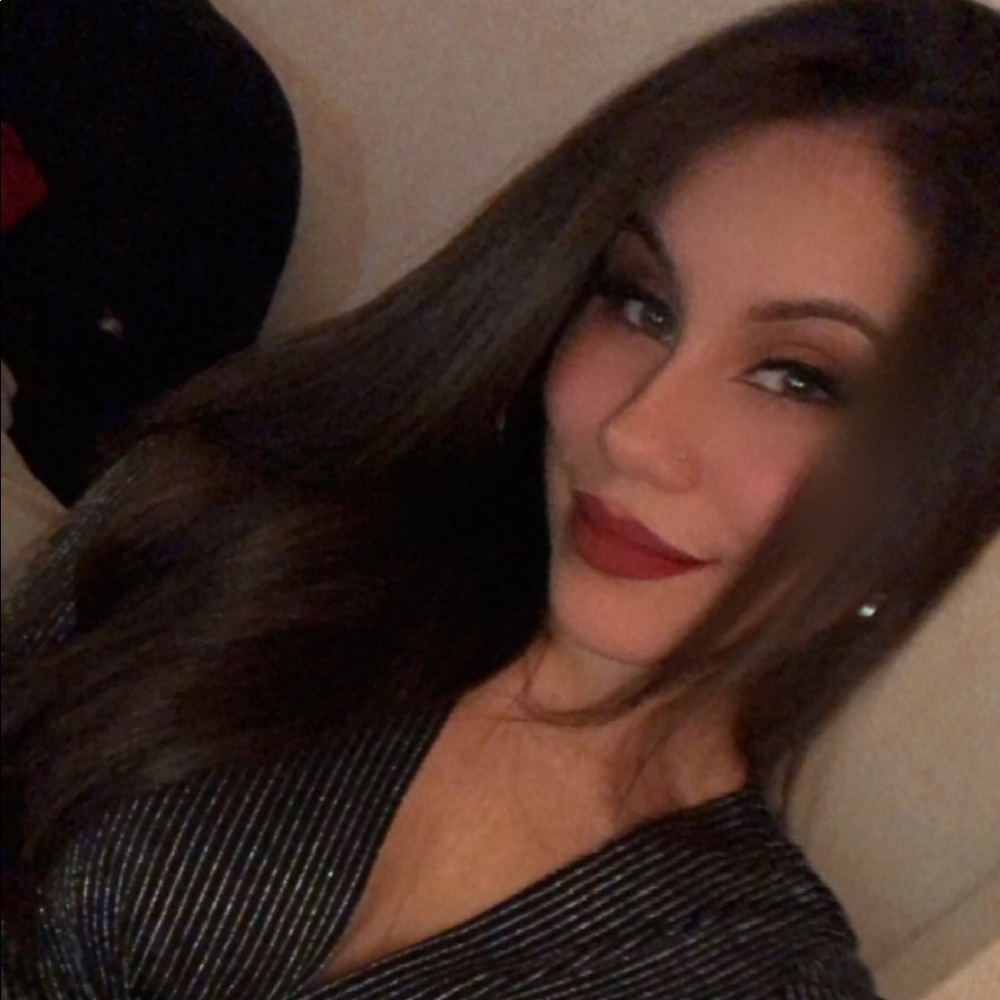 Meet your Posher, Kiana